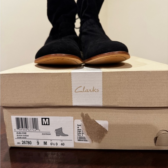 Clarks Black Suede Ankle Booties size 9 - Picture 5 of 9